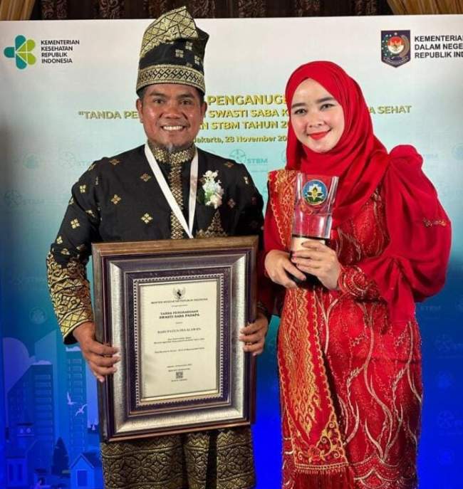 Bupati Pelalawan, H. Zukri, SE Terima Penghargaan Dari Kemenkes Sebagai Kota Sehat