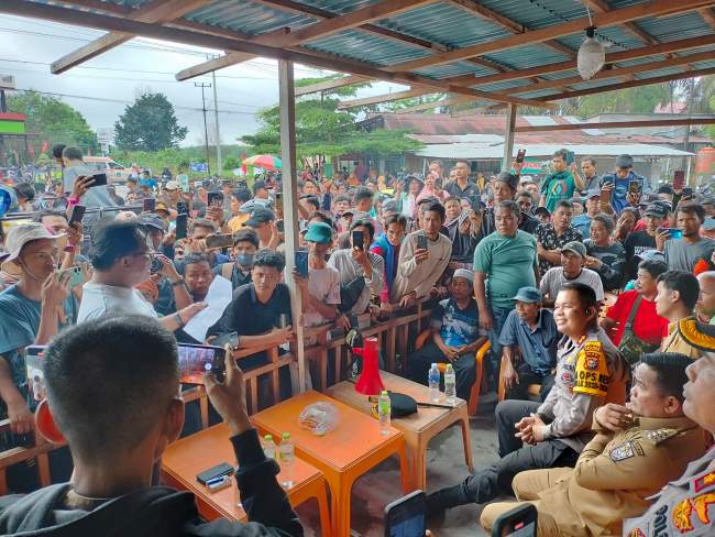 Dengan Humanis, Kapolres bersama Bupati Pelalawan Bertemu dengan Pengunjuk Rasa terkait Klaim Lahan