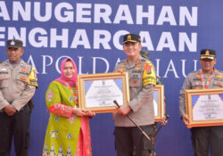 Mitra Prestasi, Bupati Bengkalis Terima Penghargaan Kapolda Riau Irjen Pol. Mohammad Iqbal