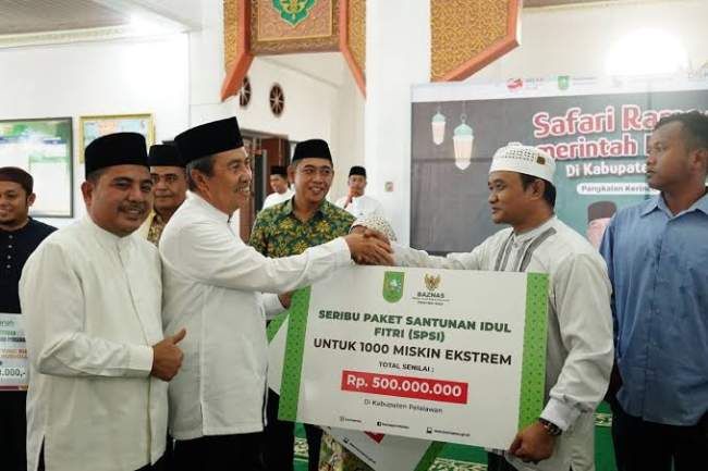 Serahkan Santunan RAPP dan APR, Gubri Ajak Masyarakat Tingkatkan Zakat