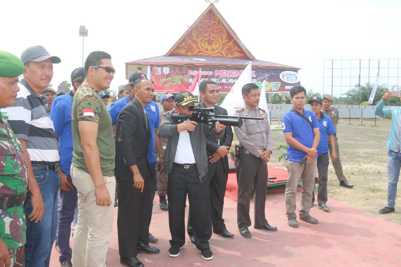 HM Harris Buka Turnamen Menembak Bupati Cup