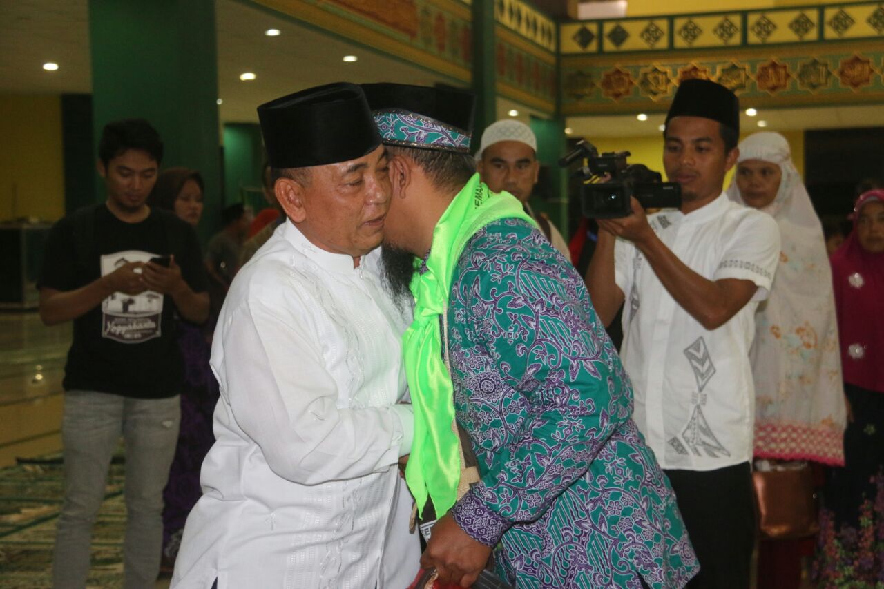 Dari Asrama Haji Batam, Bupati Pelalawan Lepas Jemaah Haji