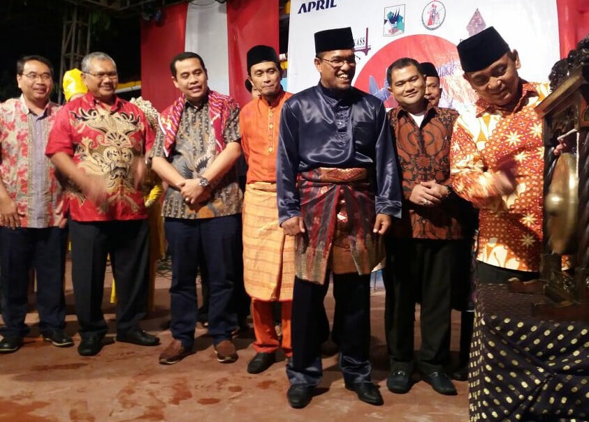 Bupati Pelalawan Buka Pekan Seni Budaya  Riau Komplek