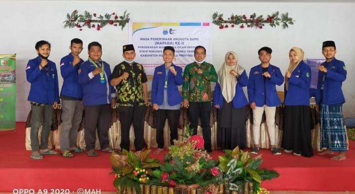 Dewan Pembina PMII Rohul Rivi Antoni,bersama para pengurus PMII Kabupaten Rohul saat acara MAPABA libatkan dua kampus.