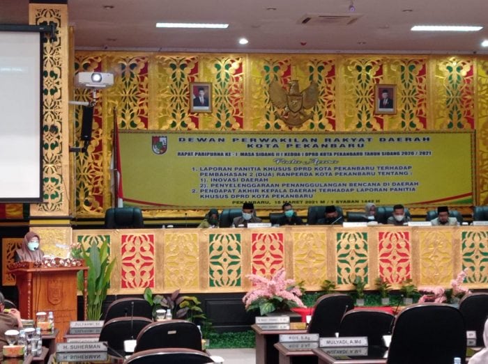 Suasana Saat Sidang Paripurna Pengesahan perda Inovasi Yang dipimpin oleh Wakil Ketua DPRD kota Pekanbaru
