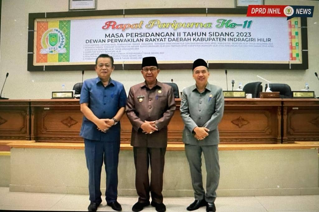 Foto bersama Bupati Inhil ,Ketua DPRD dan Wakil Ketua DPRD Inhil