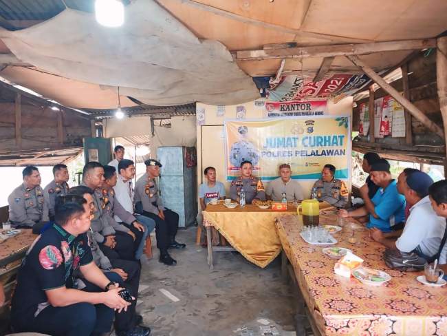 Kapolres Pelalawan AKBP Afrizal Asri Gelar Silaturahmi dan Jumat Curhat Bersama Pengemudi Dump Truck