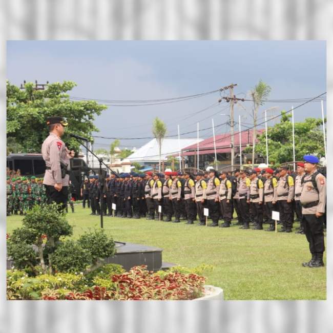 Kapolres Pelalawan Pimpin Upacara Pemberangkatan Personil Pengamanan TPS Pilkada 2024
