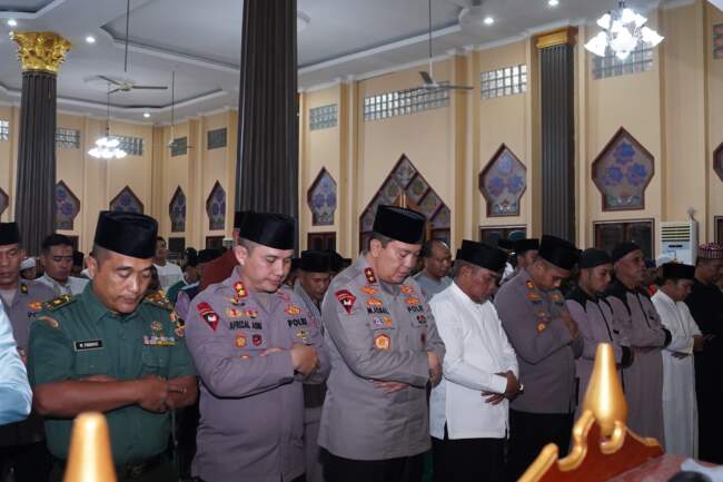 Kapolda Riau Irjen Pol. Muhammad Iqbal Safari Ramadhan Perdana 1446 H di Kabupaten Pelalawan