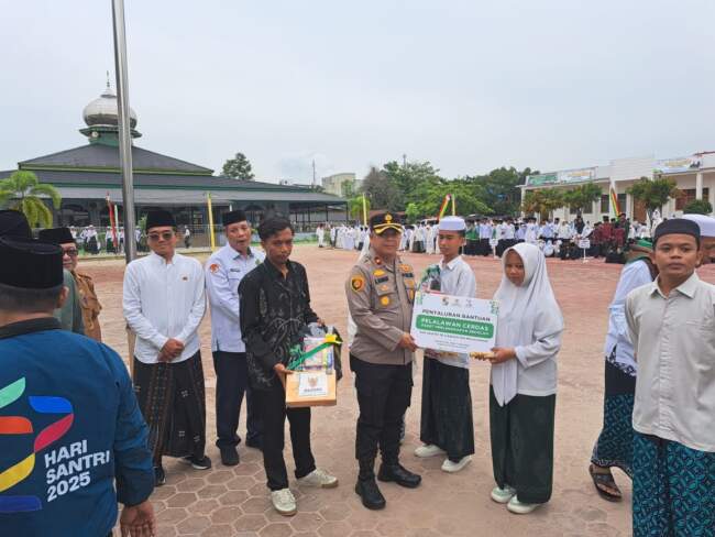 Upacara Hari Santri Nasional Kab. Pelalawan Tahun 2025, Dihadiri Wakapolres dan Wabup